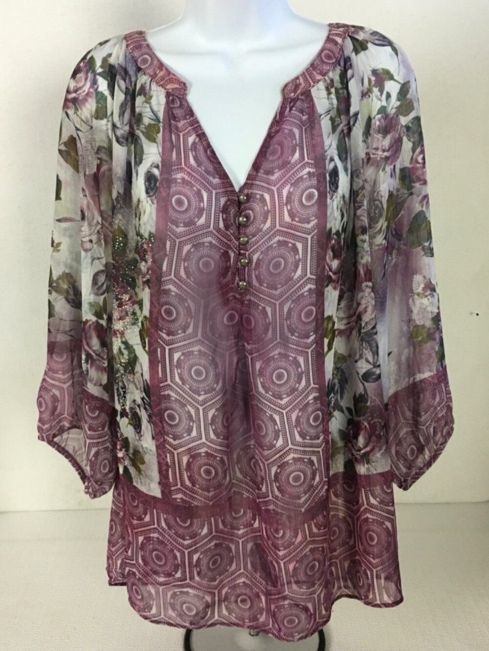 Dress Barn Blouse Size 18/20 Semi Sheer Purple White Roses Tiny Beading Buttons